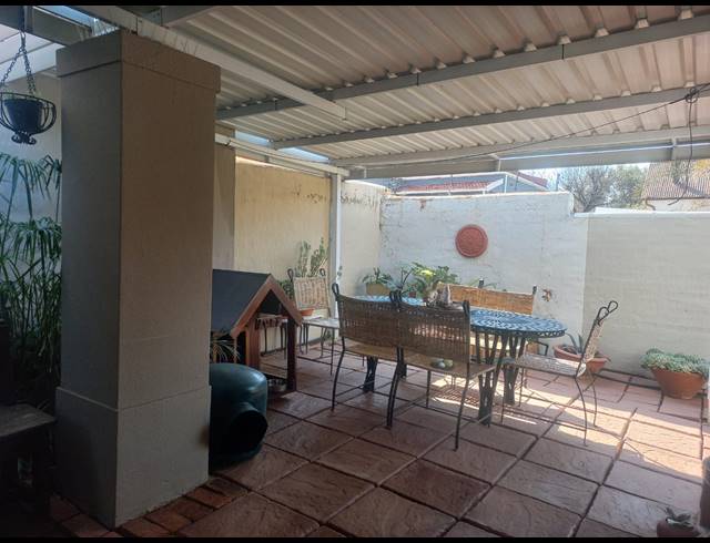 2 BEDROOM SECTIONAL TITLE TO LET IN HEIDELBERG CENTRAL